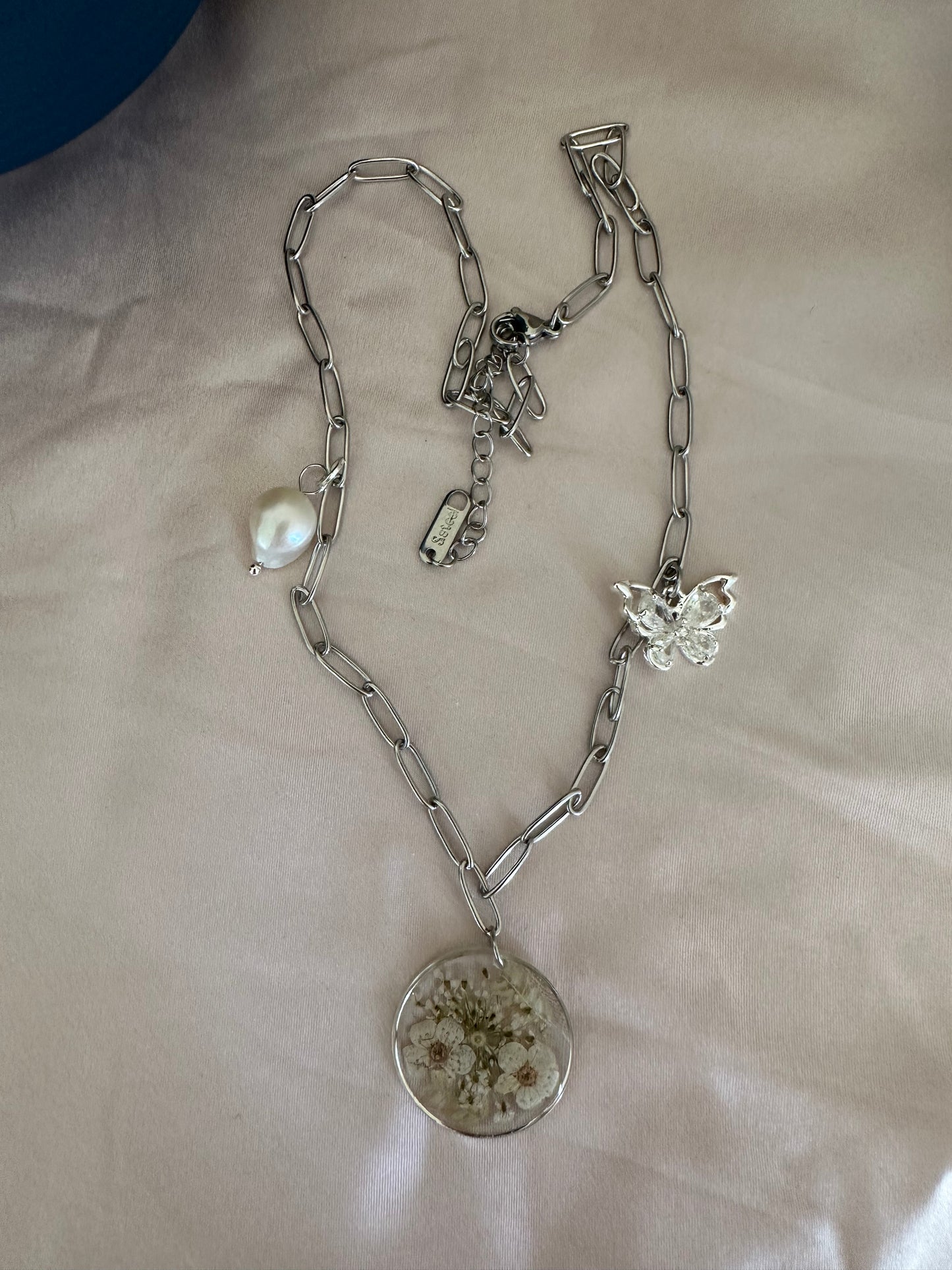 White floral necklace