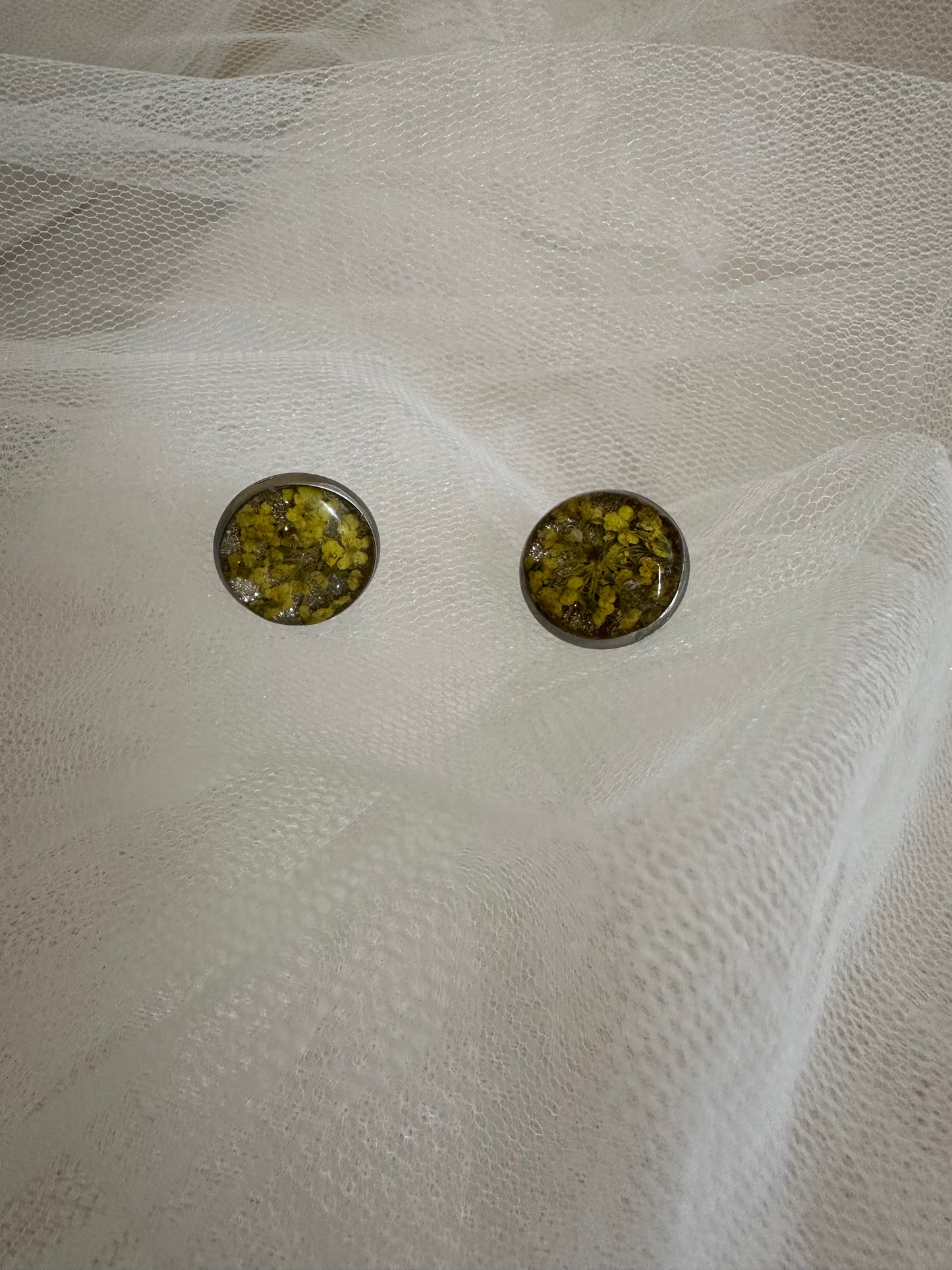Floral stud earrings