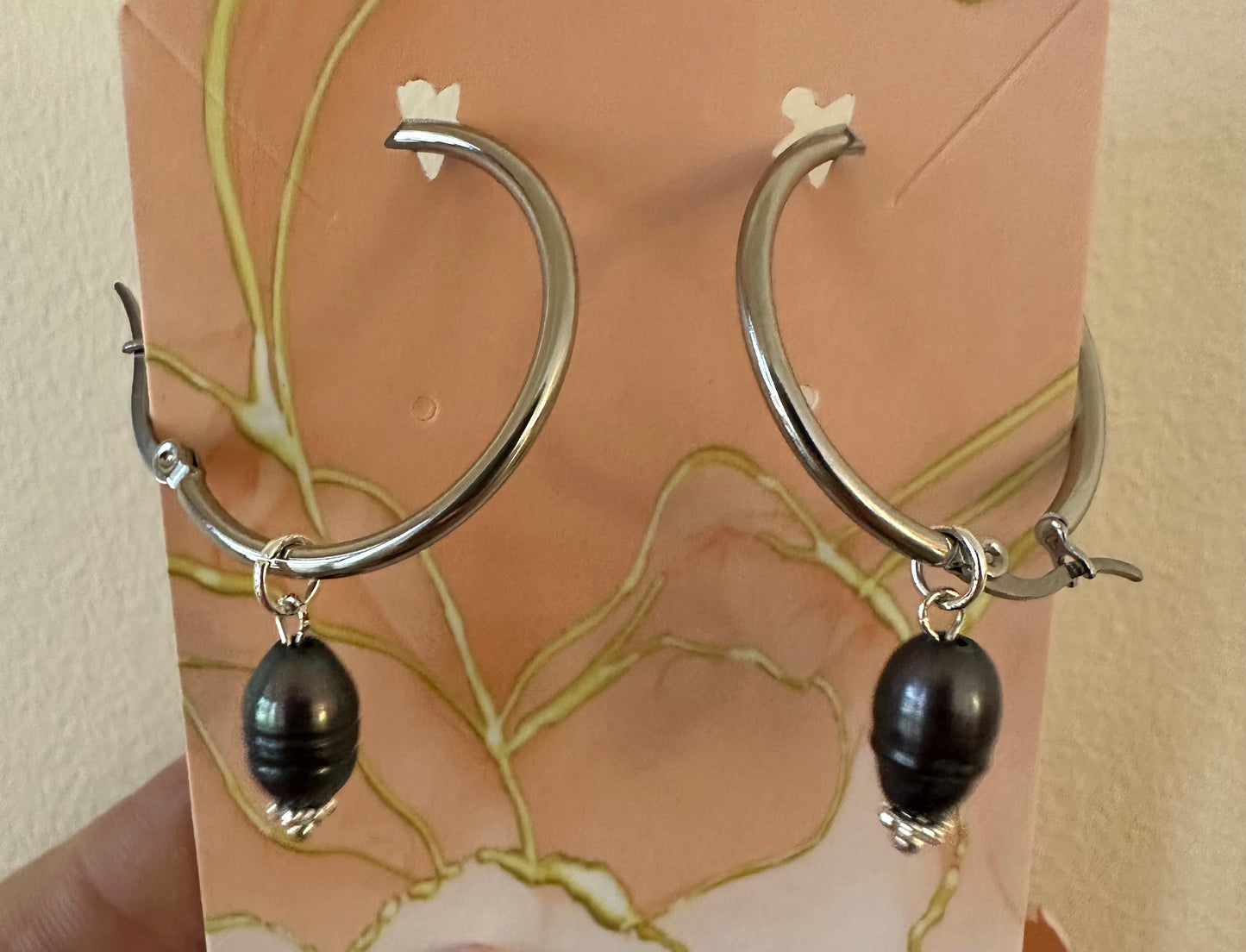 Hoop pearl earrings