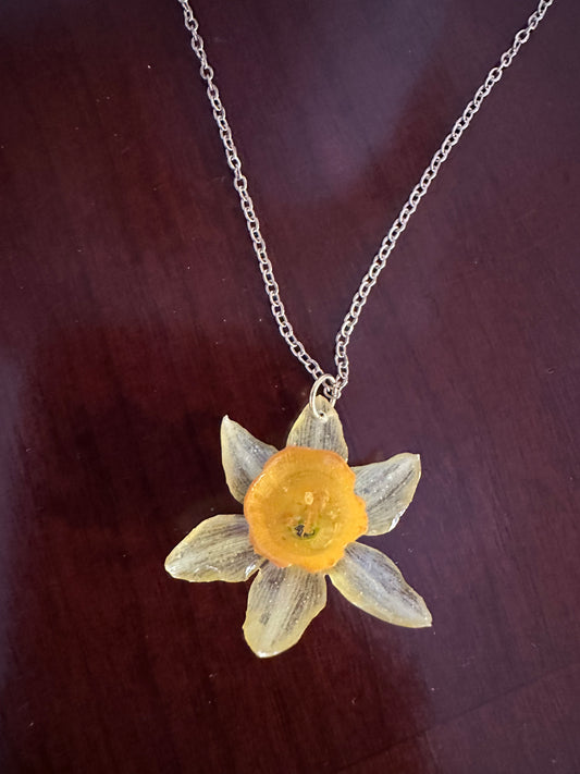 Daffodil necklace
