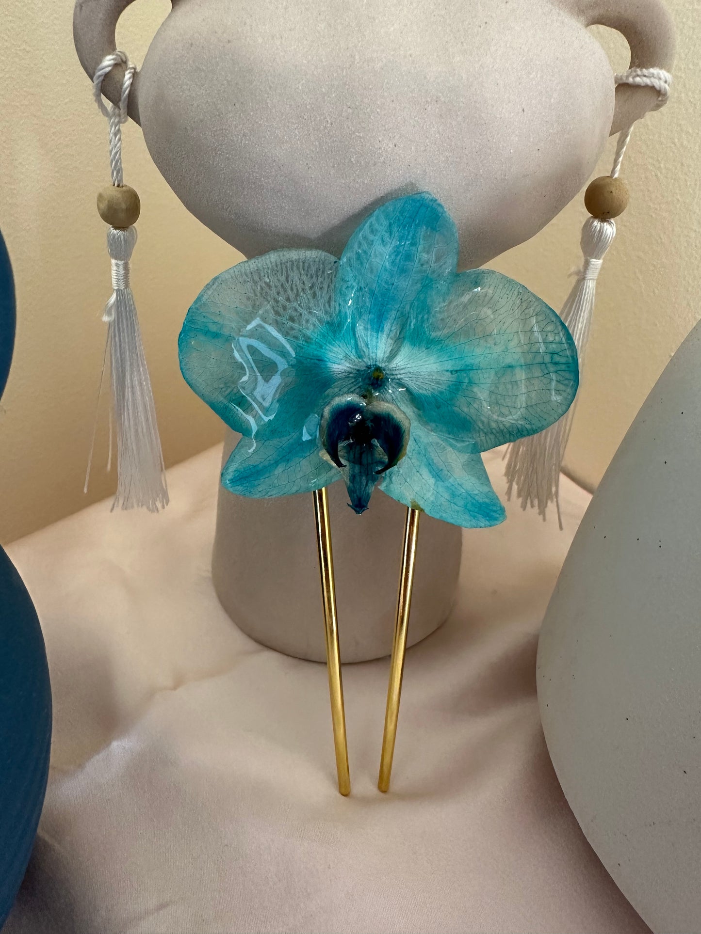 Blue orchid hair pin