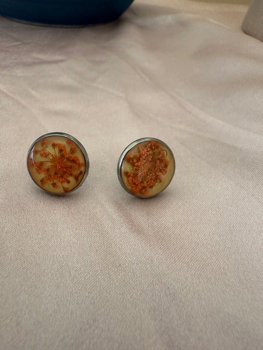 Floral stud earrings